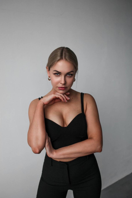 mu3325 Valeria 34 y.o.