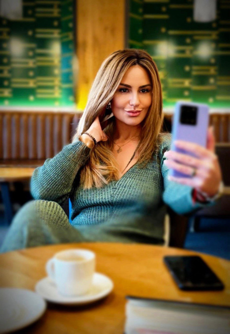 mu3342 Victoria 36 y.o.